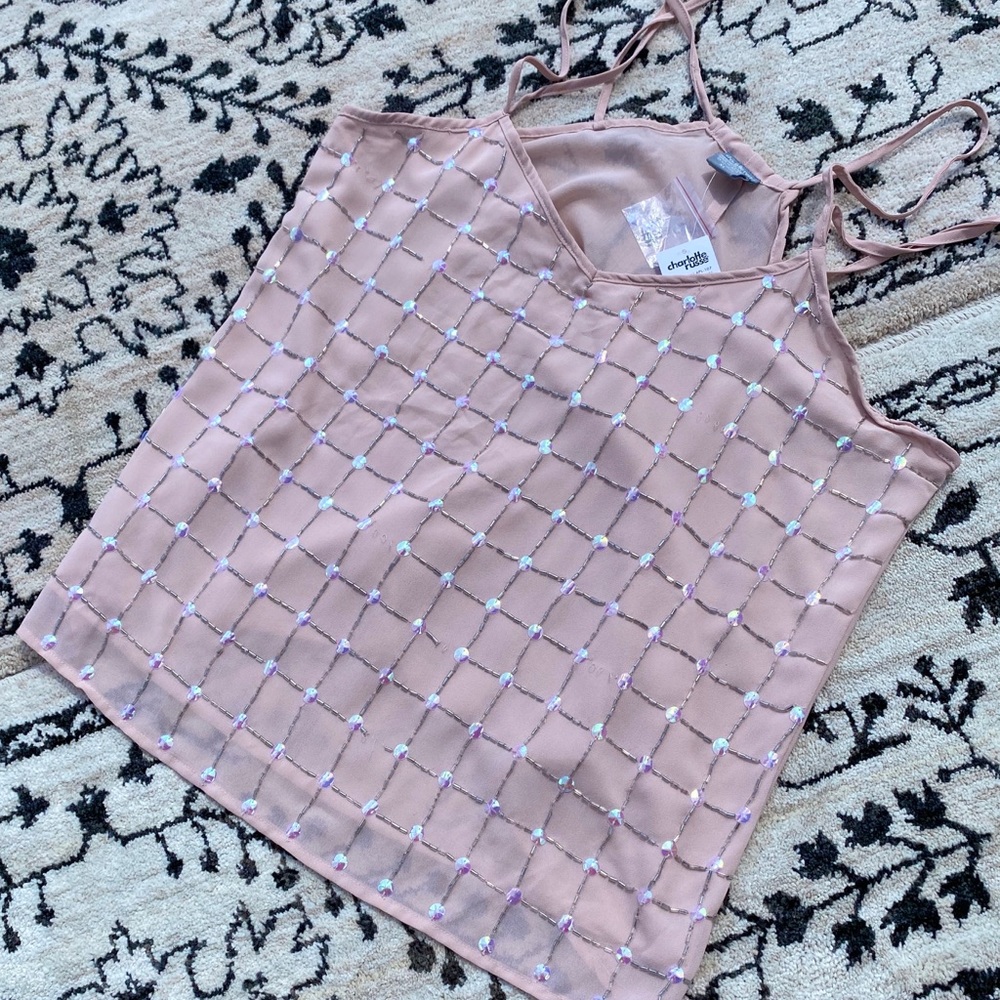 NWT CR Decorative Top!✨